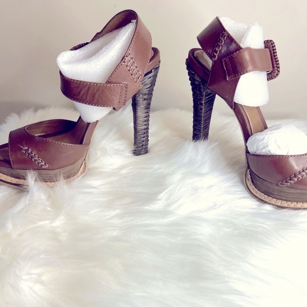 Boutique 9 Médium Brown Sandal